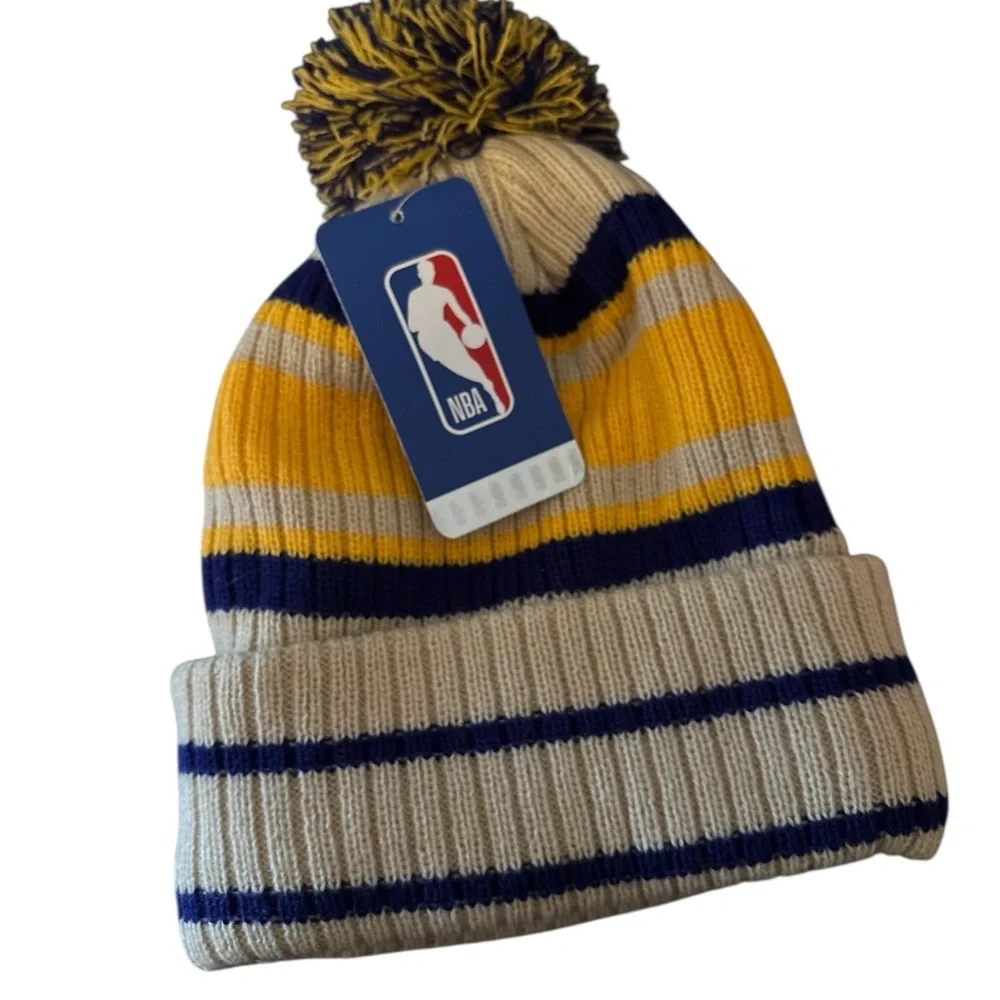 ZHATS Officially Licensed unisex LA Lakers Cuffed Knit Beanie w/Pom Pom - OS